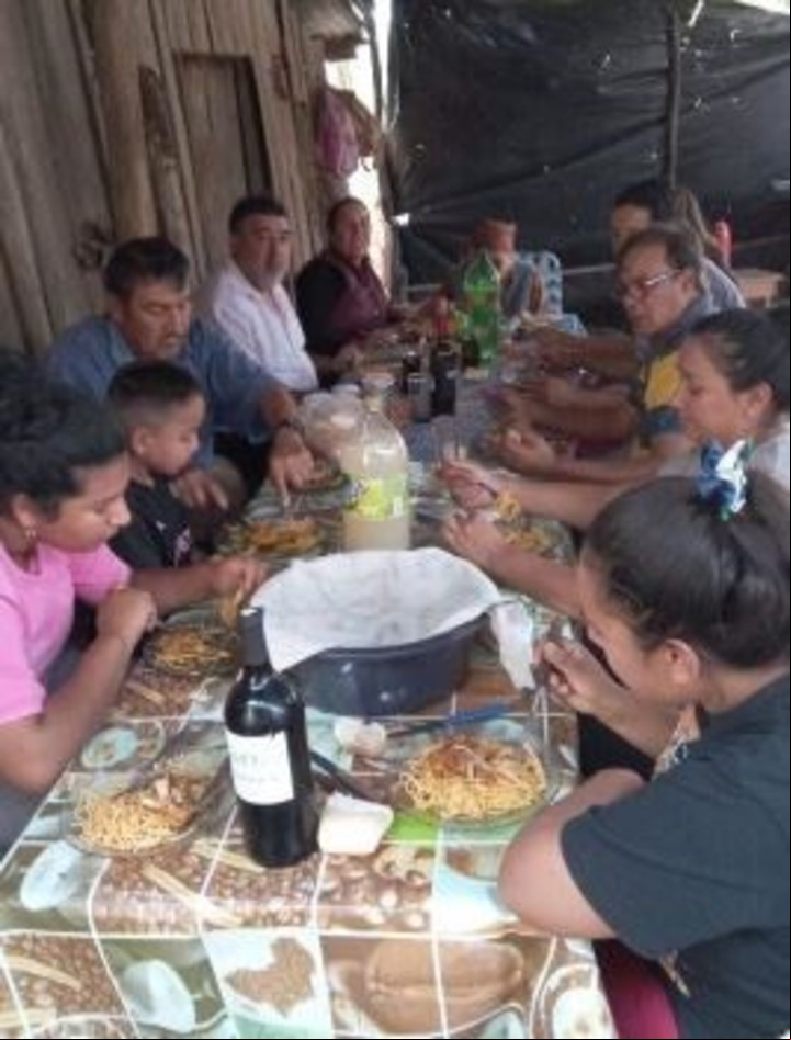 El último almuerzo de Loan con su papá, en la casa de su abuela Catalina Peña.