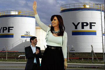 Aceptan un querellante en la causa por la reestatización de YPF que hizo Cristina Kirchner 
