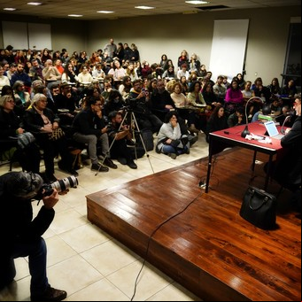 El ensayista y carismático docente Daniel Link se despide de la UBA con una apoteosis   
