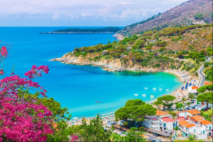 Panorámica de Cavoli, en la isla de Elba, en la Toscana italiana. Foto Shutterstock