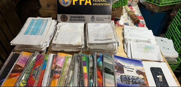 La Justicia allanó al Movimiento Evita y Barrios de Pie y en una causa por extorsión y amenazas a beneficiarios de planes