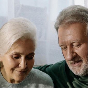 Jubilados: cómo son los lugares que ofrecen vivienda gratis a los adultos mayores que no pueden pagarla