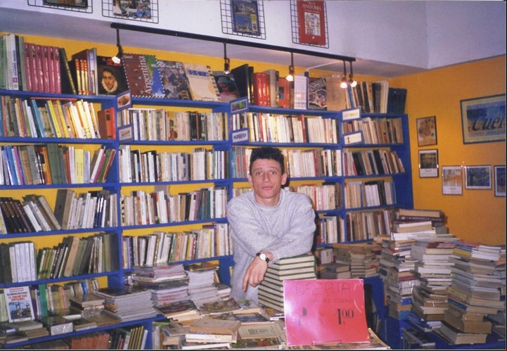 Entre libros. La literatura permitió a Carlos Aletto conocer a la gente más allá de las palabras hechas.