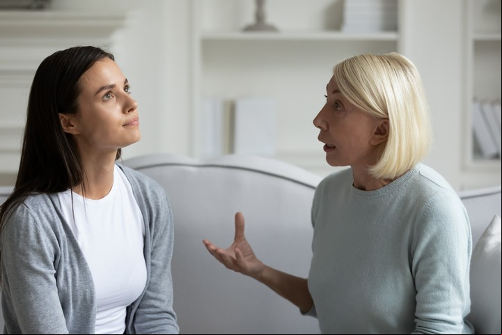 Hablar constantemente sobre uno mismo puede generar dificultades a la hora de relacionarse. Foto Shutterstock.
