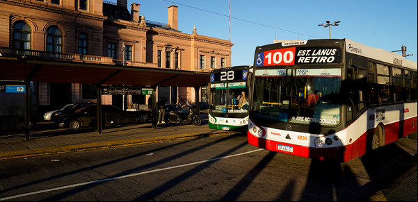 Colectivos: la UTA amenaza con que este viernes habrá un paro parcial por sueldos adeudados