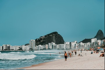 El turismo y el "efecto Brasil" meten presión sobre el dólar y el Banco Central
