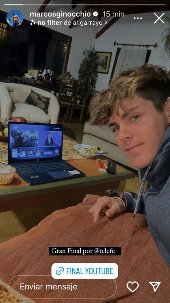 Marcos Ginocchio viendo la final de "Gran Hermano". Instagram.