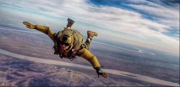 Quién era Franco Sottile, el integrante de la Fuerza Aérea que murió durante un entrenamiento de paracaidismo y que salvó la vida de un compañero en plena caída libre
