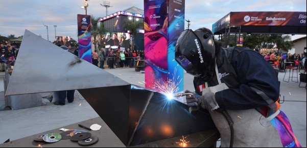 Comenzó la Bienal del Chaco 2024 con un sembradío de esculturas 