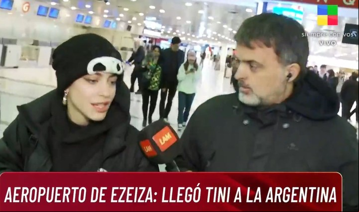 Tini Stoessel irá a la boda de Sabatini y Dybala acompañada por una amiga. Captura TV.