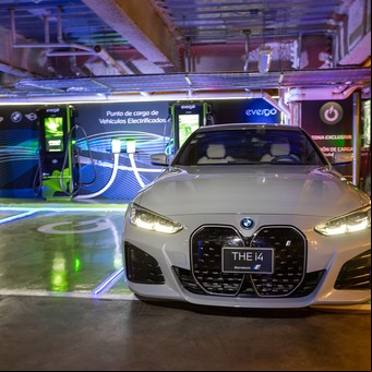BMW invierte para instalar cargadores en Argentina y el SUV eléctrico que llegará pronto