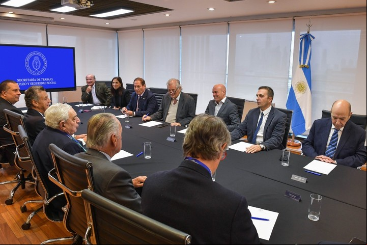 La agenda de temas se fijará de forma tripartita. Foto: UIA