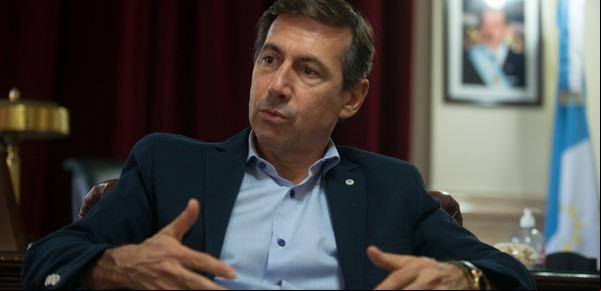 A diferencia de Lousteau, Luis Naidenoff, vice de la UCR, impugnó el pliego de Lijo con durísimas críticas: "Es un golpe bajo para los ciudadanos"
