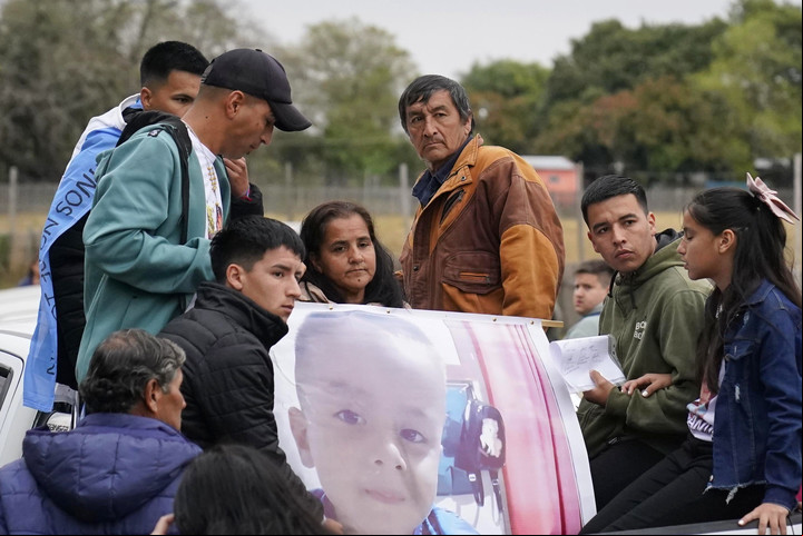 Los padres de Loan, en una marcha.