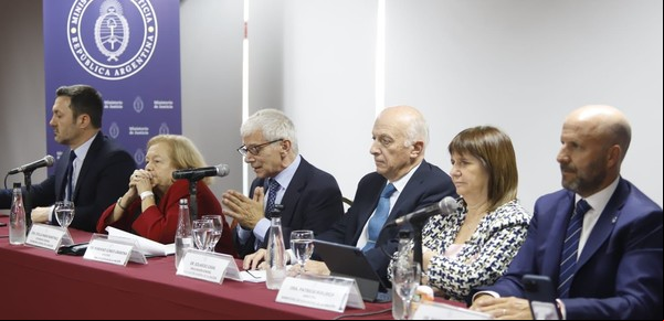 Máxima tensión entre el los fiscales y el gobierno por los cambios que impulsa en Comodoro Py: Cúneo Libarona ratificó el plan oficial