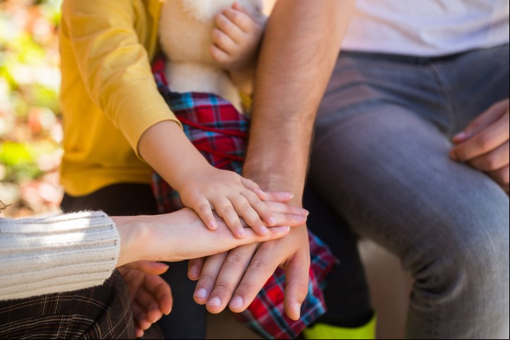 El Código Civil establece que la filiación puede tener lugar por naturaleza o por adopción. Foto ilustración Shutterstock.