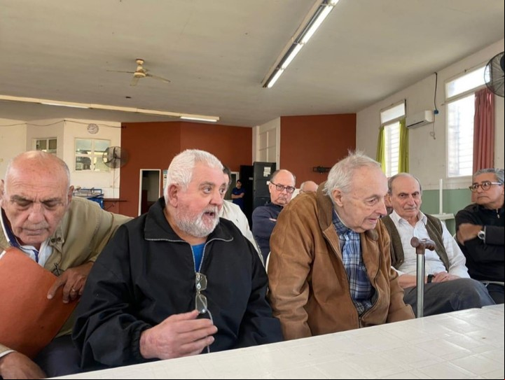 Otra de las fotos que aparecen en la denuncia de Arrieta sobre su visita a los represores.