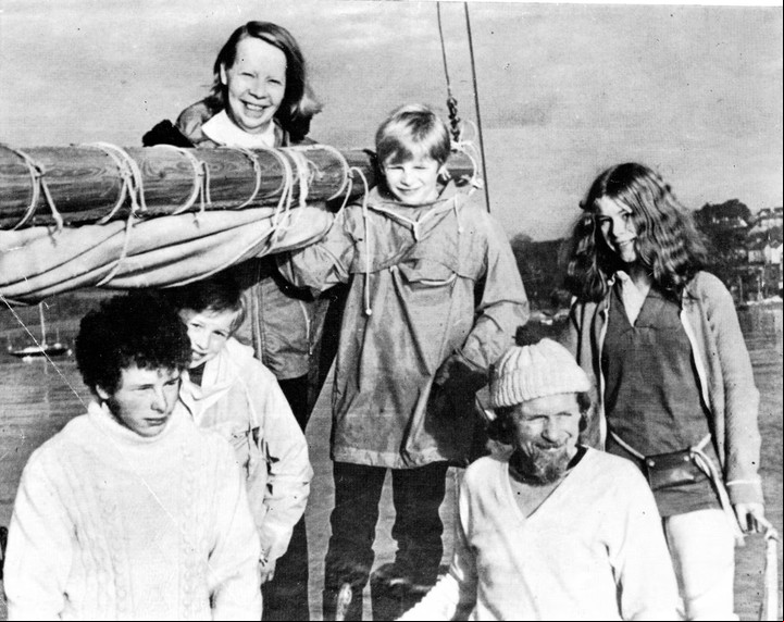 La familia en un viaje.