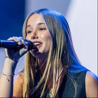 Taína Gravier, la hija de Valeria Mazza que le dijo que no al modelaje y debutó como cantante en un importante festival 