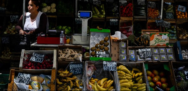 Con precios que se triplicaron entre el campo y la góndola, cayó un 40% la demanda de frutas y verduras
