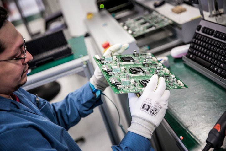 La industria está comprometida con contribuir a un cambio en la estructura productiva de la provincia.