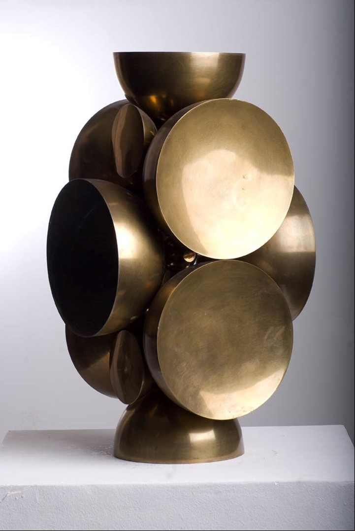 Soles y lunas. Bronce, chapa, 56 x 32 x 26 cm, 1975.