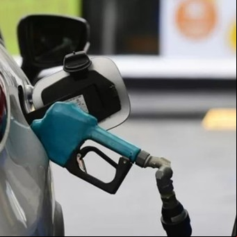 El Gobierno autorizó el autodespacho de combustible en estaciones de servicio de todo el país: qué dice el decreto