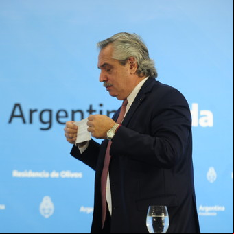 Alberto Fernández nombró en una central nuclear a una peluquera que conoció por Facebook: cobra $ 2 millones por mes