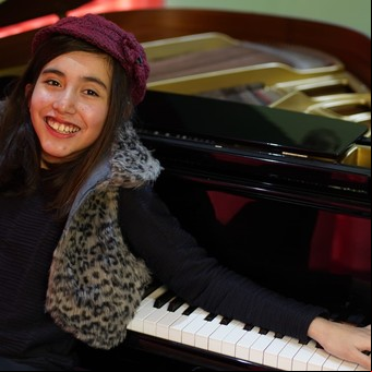 La niña extraordinaria: aprendió hace cuatro años a tocar el piano sola y debutará en el Colón 
