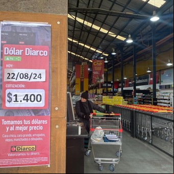 Cómo es comprar con dólares en supermercados: qué datos piden y qué ticket se entrega