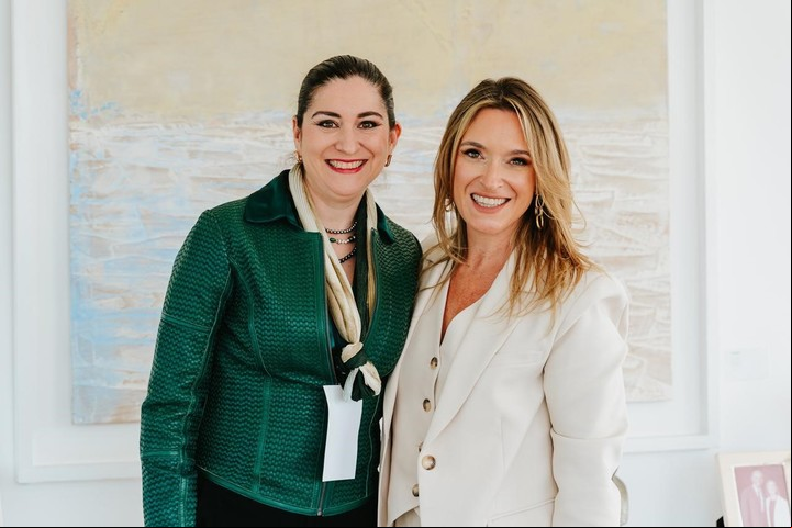 Rosalinda Ballesteros, junto a María Belén Mendé, de la Universidad Siglo 21.
