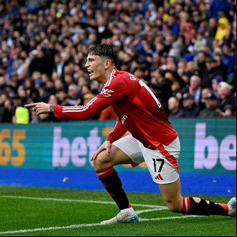 Garnacho se quedó con el grito de gol atragantado por culpa de un compañero y el Manchester United perdió sobre la hora con Brighton