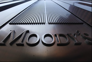 Para Moody´s, los defaults de empresas demorarían una mejora de la nota y el regreso a los mercados