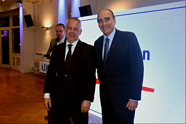 El presidente de ADEPA Martín Etchevers y el jefe dew Gabinete Guillermo Francos