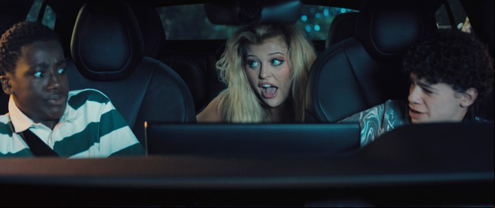 "Incoming" mezcla humor picante con referencias a cintas clásicas, lo que la hace destacar entre las comedias juveniles. Foto: Netflix Media