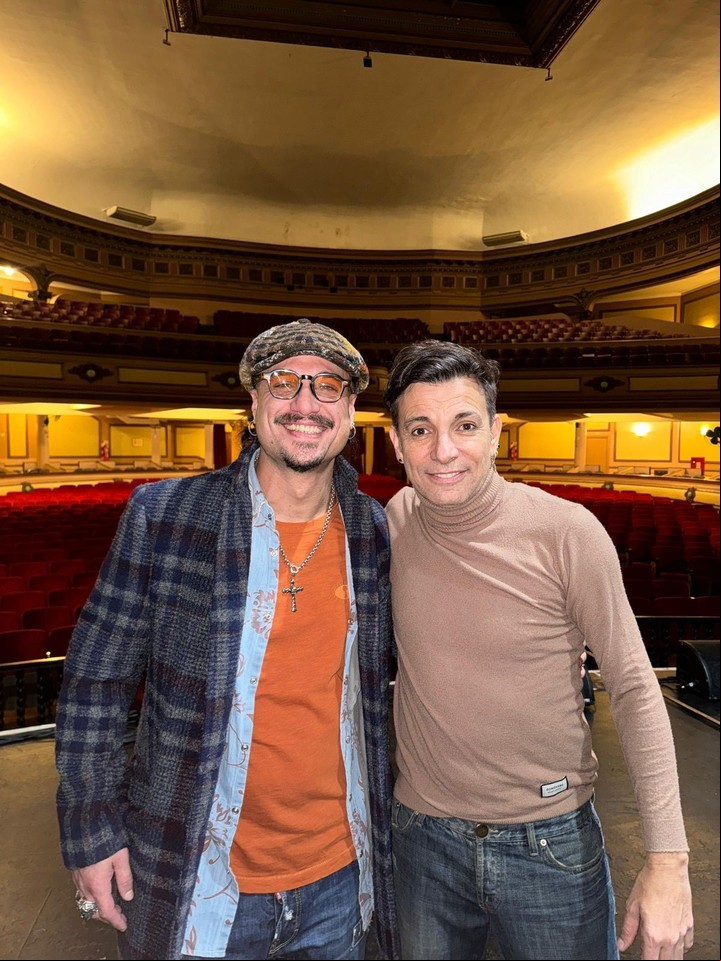 Daniel Osvaldo junto a Martín Bossi tras la función.