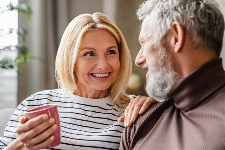 A los hombres le gustan más las mujeres que sonríen.
