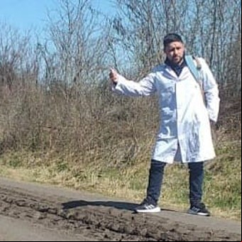 El profe Tito trabaja en 8 escuelas, recorre 2.500 km por semana y no llega a fin de mes: "En el aula soy feliz"