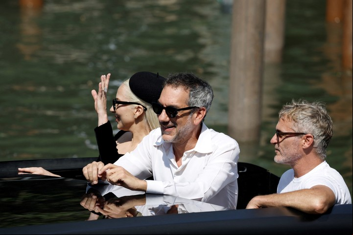 Lady Gaga, Joaquin Phoenix y Todd Phillips en el festival de Venecia 2024. Foto: REUTERS