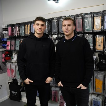 Eran amigos del colegio, emprendieron con US$ 800 y hoy visten a campeones del mundo