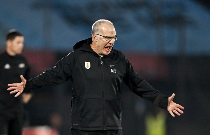 Luis Suárez cuestionó principalmente algunos manejos internos de Marcelo Bielsa en la Selección de uruguay. Foto Eitan ABRAMOVICH / AFP