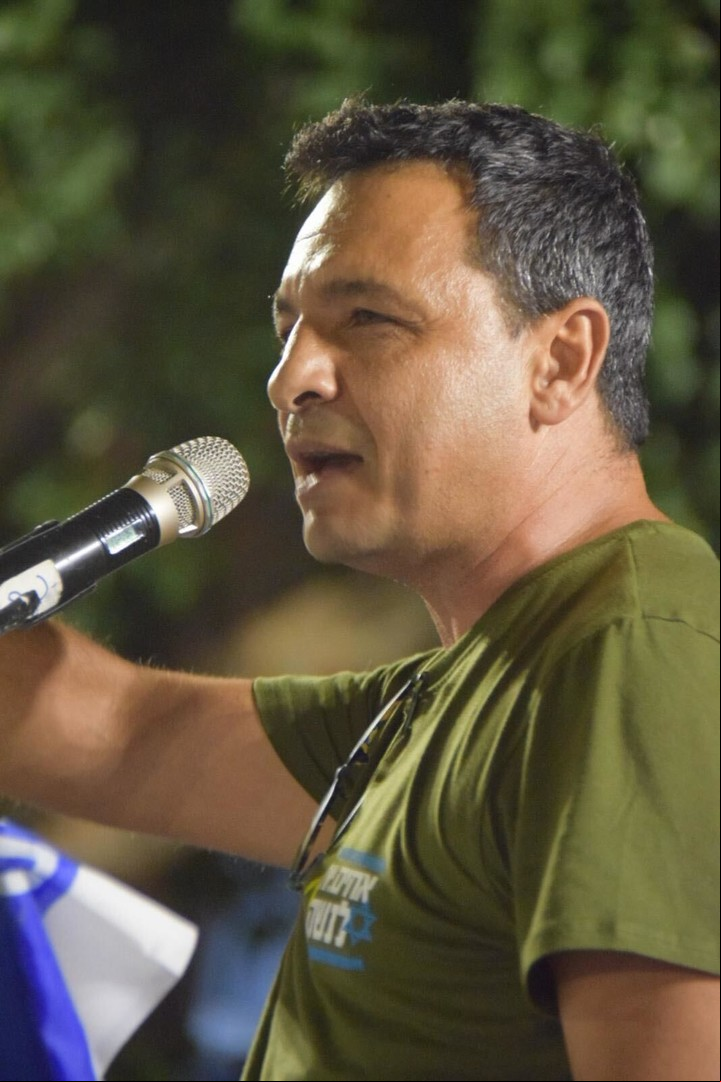 Ofir Korzin durante una marcha. Foto: archivo