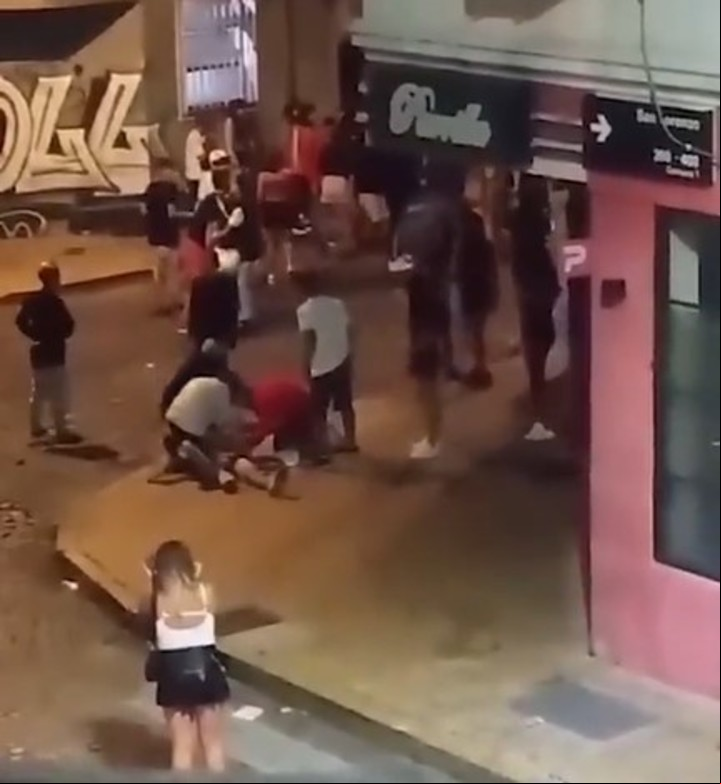 El lugar donde ocurrió el crimen de Fidel Corbalán (18), en Balcarce y pasaje San Lorenzo, barrio de San Telmo.