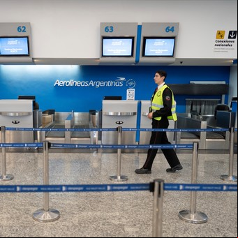 Los pilotos prometen nuevas medidas de "más impacto" y Aerolíneas convoca al directorio para echar de allí al gremialista Pablo Biró 