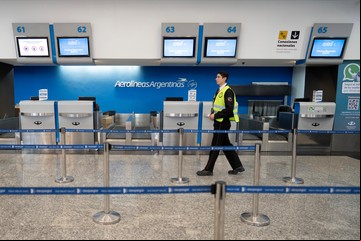Los pilotos prometen nuevas medidas de "más impacto" y Aerolíneas convoca al directorio para echar de allí al gremialista Pablo Biró 