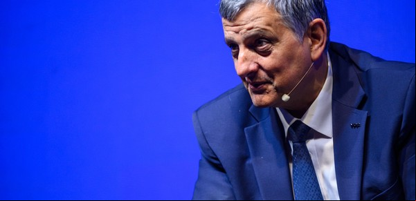 Para el presidente de YPF, el autodespacho de combustibles podría hacer bajar el precio de la nafta  