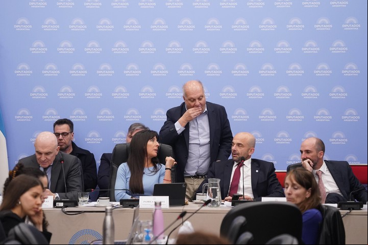 Hernán Lombardi,
José Rolandi,
Franco Mogetta en la reunión de comisiones.
Foto Juano Tesone