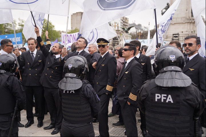 La protesta de los gremios fue la excusa del Gobierno para retomar el debate de la privatización de Aerolíneas. Foto Guillermo Rodriguez Adami