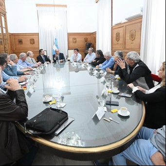 El Gobierno presiona para contener los aumentos salariales: no quiere un rebote de la inflación