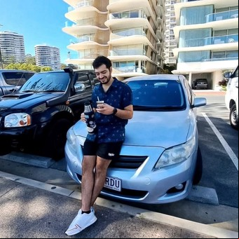 Trabajaba en una hamburguesería, emigró a Australia y ahora puede ahorrar hasta 500 dólares por semana